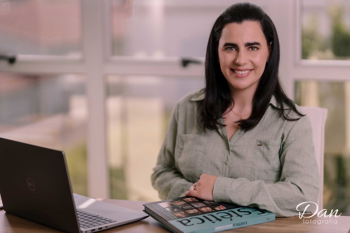 Dra. Alessandra Oliveira de Arruda, cirurgiã-dentista da Oral Flora